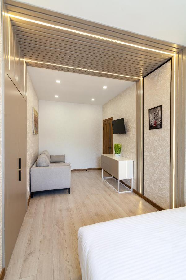 Alfa Apartments Svobody 39 Lviv Buitenkant foto