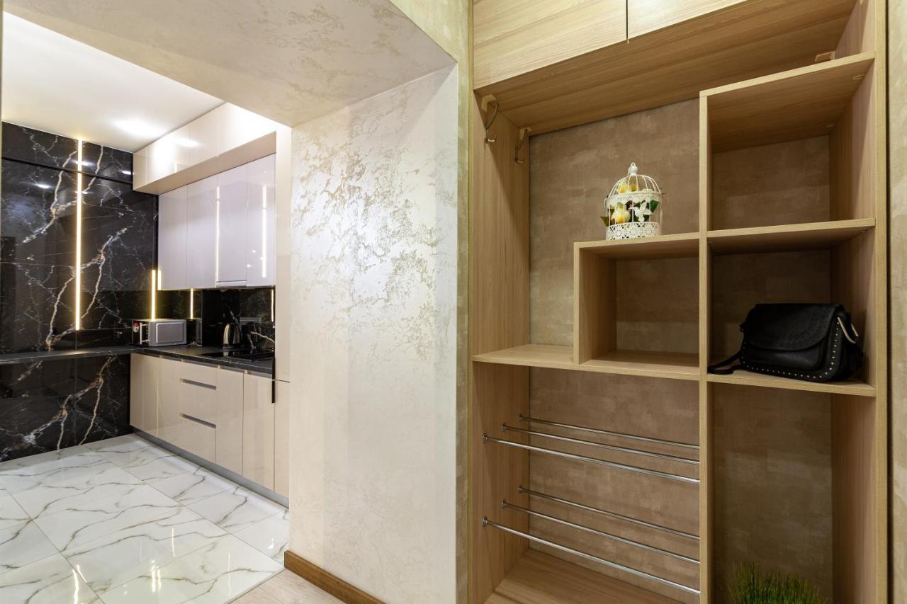 Alfa Apartments Svobody 39 Lviv Buitenkant foto